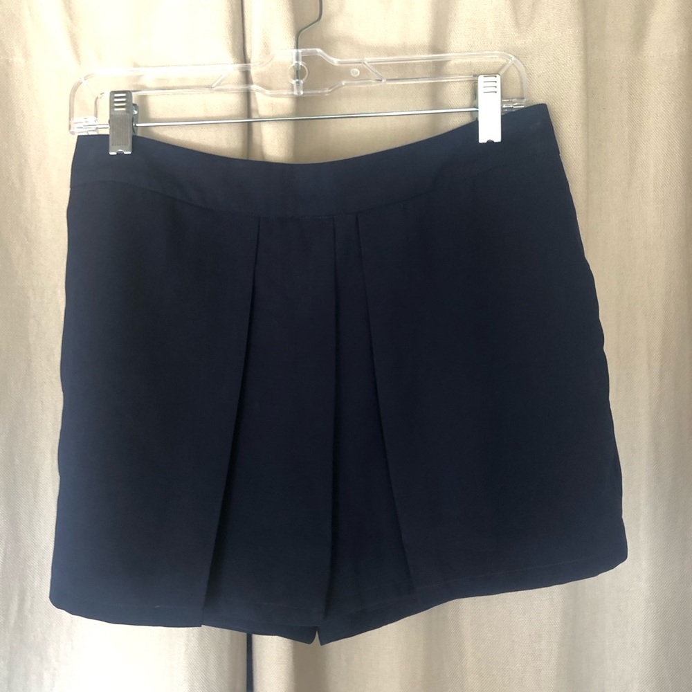 NWOT cupcakes & cashmere Navy Pleated Skort - Picture 3 of 5